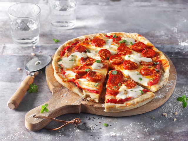 Grill Pizza mit feuriger Chorizo
