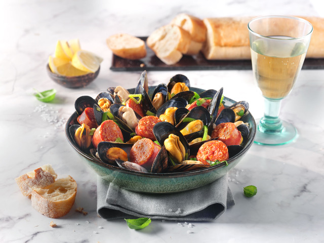 Muscheln mit Tomate und scharfer Chorizo