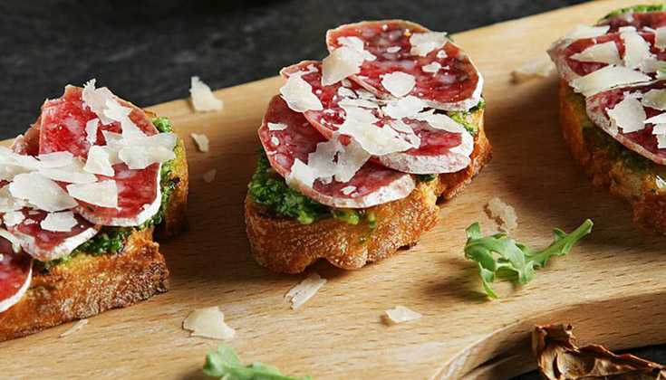 Rezept Canapé mit Rucola-Pesto und Fuet-Salami