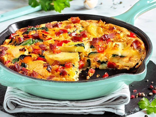 Kartoffel Gemuese Tortilla mit Serrano Wuerfeln